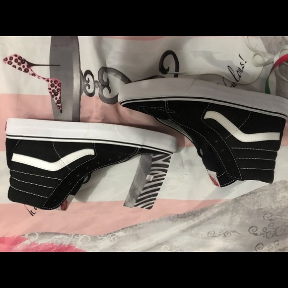 Vans off the Wall Shoes - Picture 2 of 5